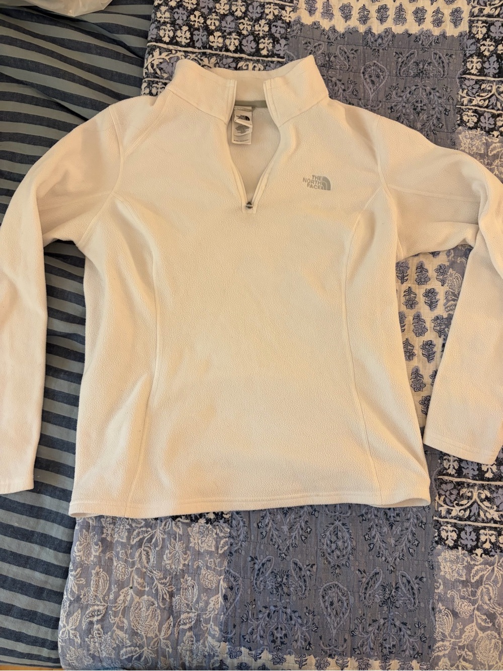 The North Face Women’s White Quarter-Zip Fleece Pullover